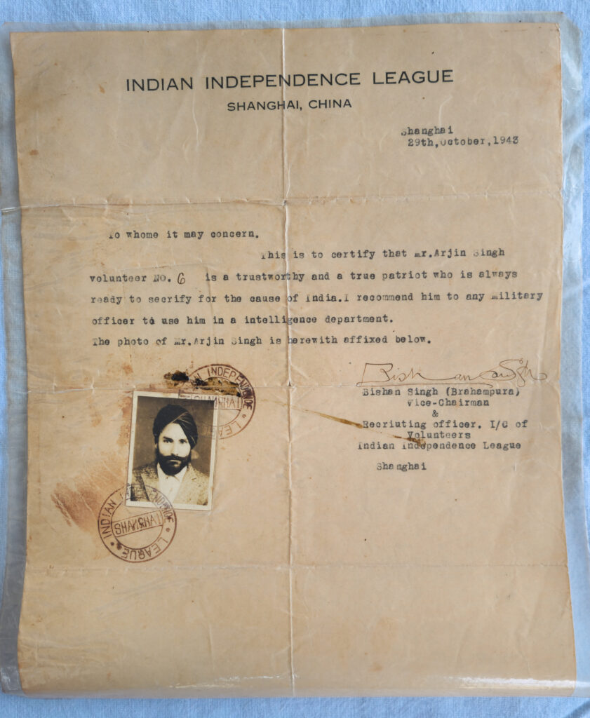 Indian Independence League letter dated 29 October 1943, naming Arjin Singh, Volunteer No. 6, with his attached portrait.
